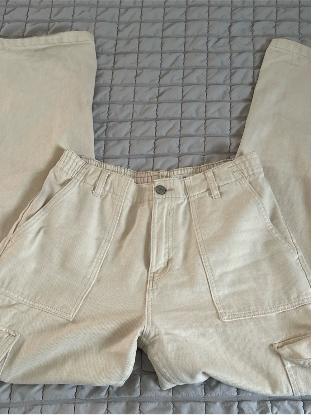 Women’s Cream Cargo Pants - Casual Utility Style